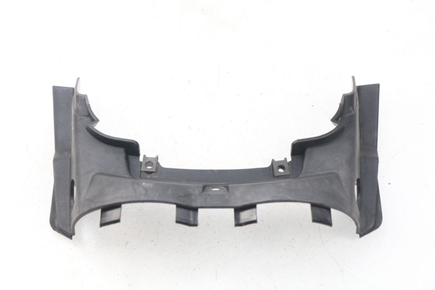 photo de JUNÇÃO DO CARENAGEM TRASEIRO SUPERIOR YAMAHA BW'S BWS 125 (2010 - 2013) - Detalhe da peça