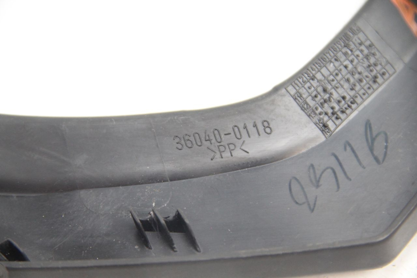 photo de JUNÇÃO DO CARENAGEM TRASEIRO SUPERIOR KAWASAKI ER-6 ER6 F ABS 650 (2012 - 2016) - Outro ângulo de visão