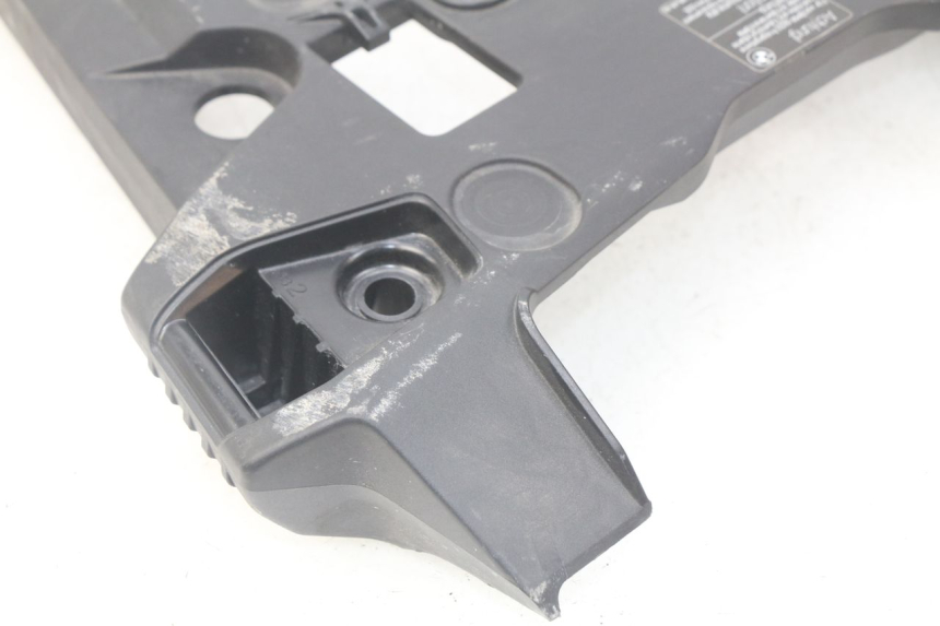 photo de JUNÇÃO DO CARENAGEM TRASEIRO SUPERIOR BMW F GS K81 850 (2018 - 2023) - Zoom do estado de desgaste