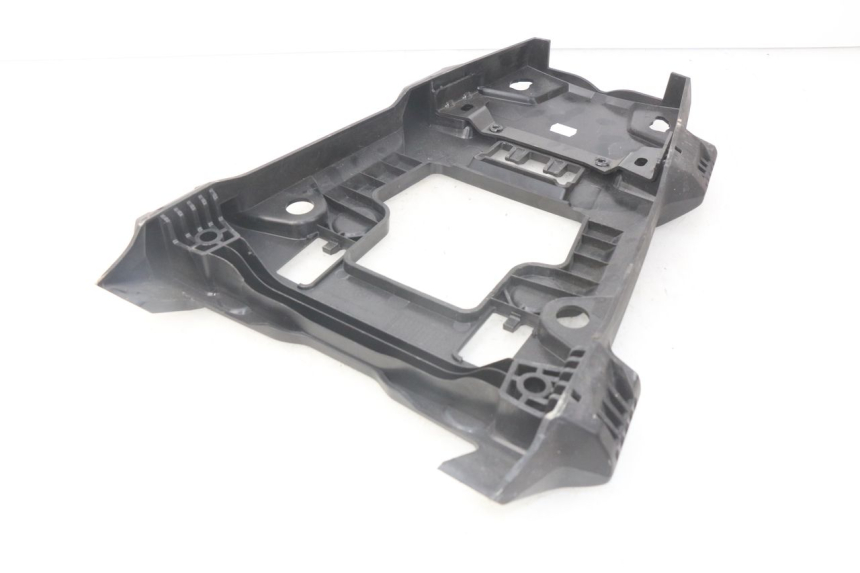 photo de JUNÇÃO DO CARENAGEM TRASEIRO SUPERIOR BMW F GS K81 850 (2018 - 2023) - Ampliação técnica