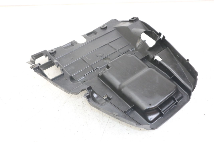 photo de JUNÇÃO DO CARENAGEM TRASEIRO SUPERIOR HONDA FJS SILVERWING SILVER WING 600 (2001 - 2010) - Detalhe da peça