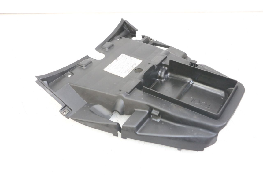 photo de JUNÇÃO DO CARENAGEM TRASEIRO SUPERIOR HONDA FJS SILVERWING SILVER WING 600 (2001 - 2010) - Outro ângulo de visão