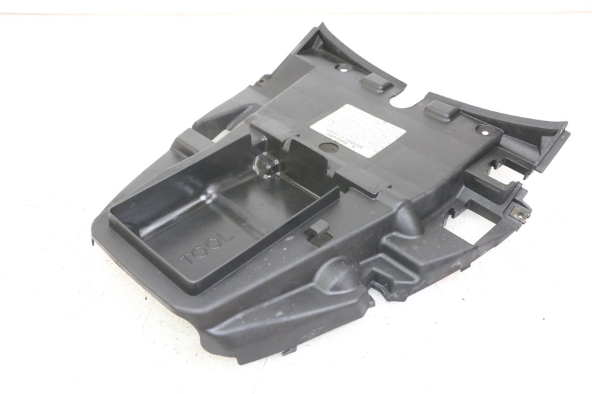 photo de JUNÇÃO DO CARENAGEM TRASEIRO SUPERIOR HONDA FJS SILVERWING SILVER WING 600 (2001 - 2010) - Ampliação técnica