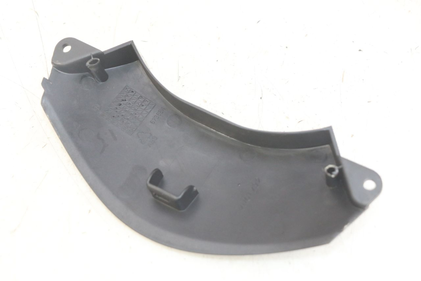 photo de JUNÇÃO DO CARENAGEM TRASEIRO SUPERIOR PIAGGIO FLY 4T 50 (2013 - 2017) - Detalhe da peça
