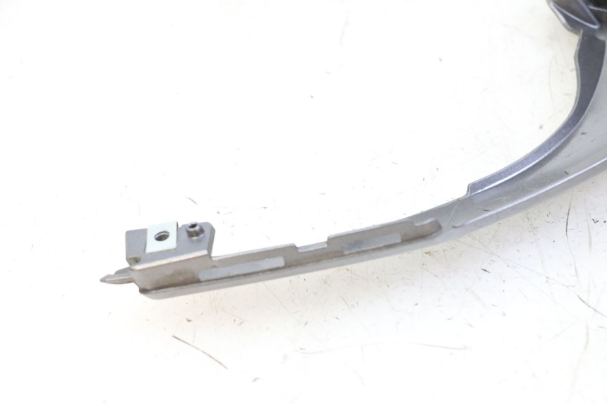 photo de JUNÇÃO DO CARENAGEM TRASEIRO SUPERIOR HONDA FORZA ABS 300 (2013 - 2017) - Ampliação técnica