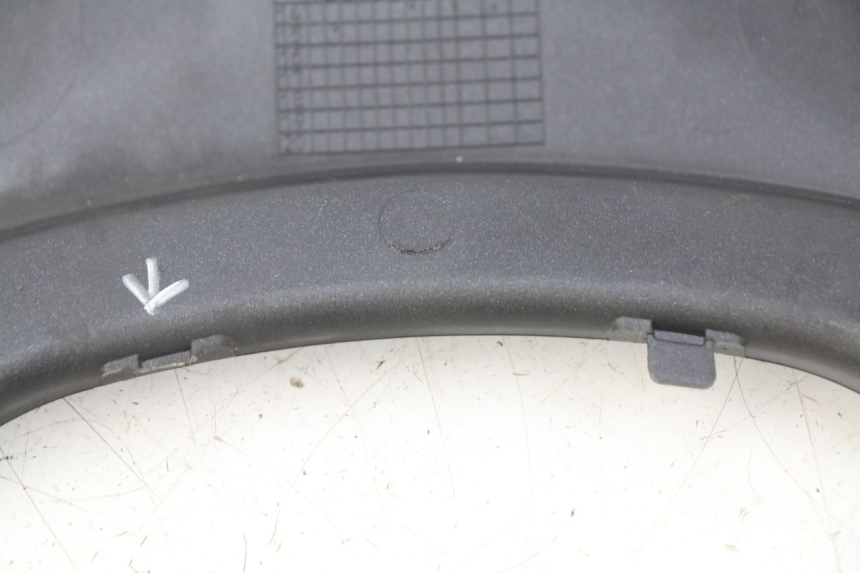 photo de JUNÇÃO DO CARENAGEM TRASEIRO SUPERIOR HONDA FORZA 125 (2015 - 2016) - Ampliação técnica