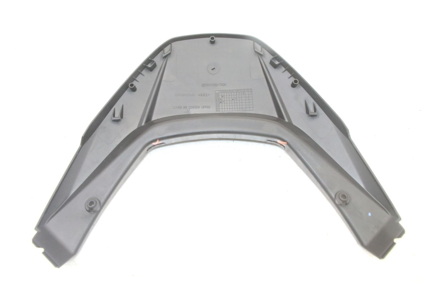 photo de JUNÇÃO DO CARENAGEM TRASEIRO SUPERIOR HONDA FORZA 125 (2021 - 2025) - Peça verificada
