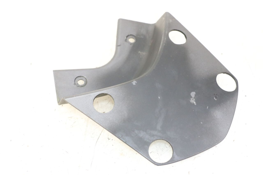 photo de JUNÇÃO DO CARENAGEM TRASEIRO SUPERIOR HONDA PCX (JF57/JF64) 125 (2014 - 2018) - Vista principal