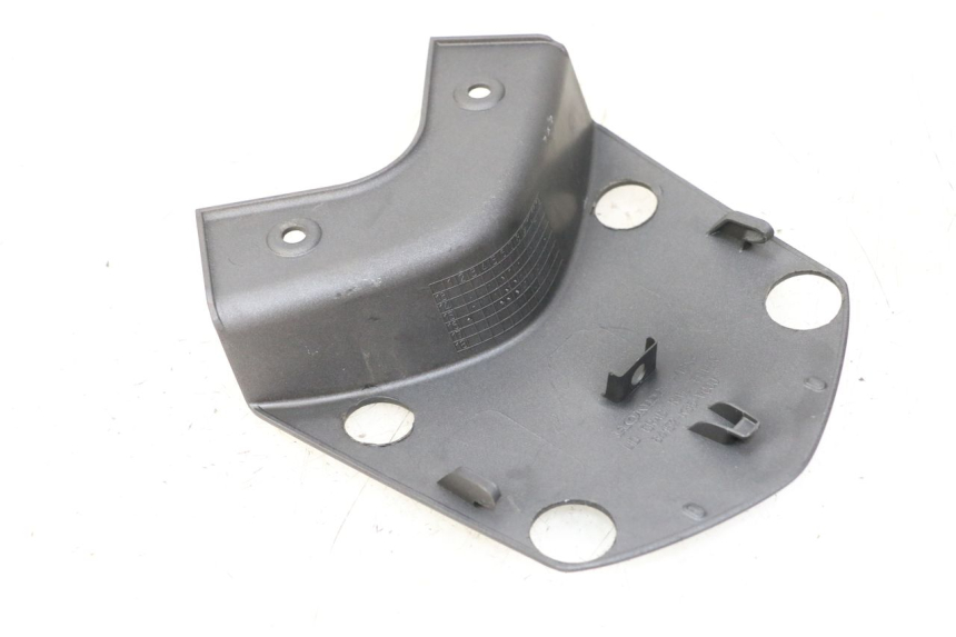 photo de JUNÇÃO DO CARENAGEM TRASEIRO SUPERIOR HONDA PCX (JF57/JF64) 125 (2014 - 2018) - Zoom do estado de desgaste