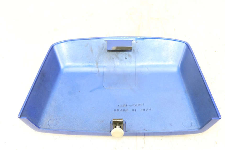 photo de JUNÇÃO DO CARENAGEM TRASEIRO SUPERIOR KAWASAKI GTR 1000 (1994 - 2004) - Detalhe da peça