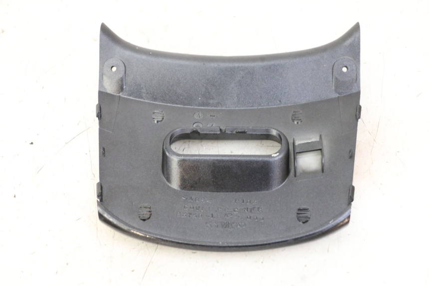 photo de JUNÇÃO DO CARENAGEM TRASEIRO SUPERIOR KYMCO XCITING 500 (2007 - 2010) - Detalhe da peça