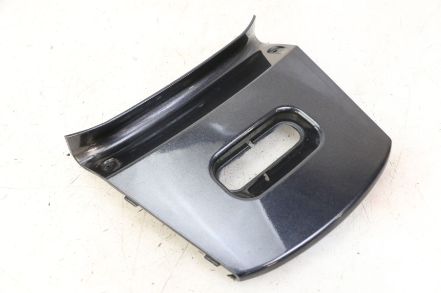 photo de JUNÇÃO DO CARENAGEM TRASEIRO SUPERIOR KYMCO XCITING 500 (2007 - 2010) - Ampliação técnica