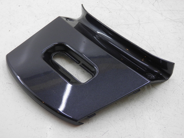 photo de JUNÇÃO DO CARENAGEM TRASEIRO SUPERIOR KYMCO XCITING RI ABS 500 (2010) - Detalhe da peça
