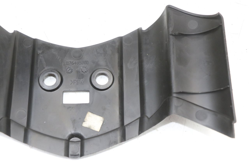 photo de JUNÇÃO DO CARENAGEM TRASEIRO SUPERIOR PEUGEOT LUDIX 50 (2005 - 2007) - Pontos de fixação