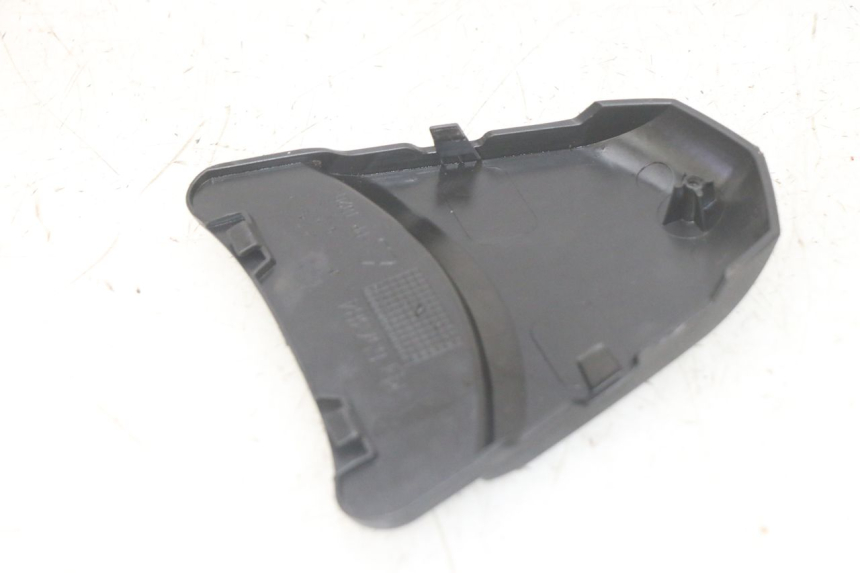 photo de JUNÇÃO DO CARENAGEM TRASEIRO SUPERIOR PIAGGIO MP3 HPE 300 (2019 - 2026) - Detalhe da peça