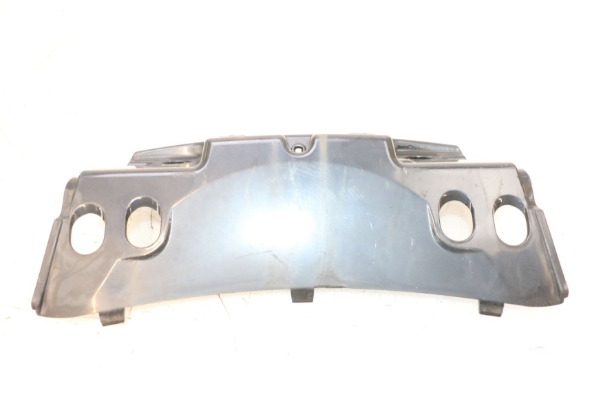 photo de JUNÇÃO DO CARENAGEM TRASEIRO SUPERIOR PIAGGIO MP3 125 (2006 - 2014) - Detalhe da peça