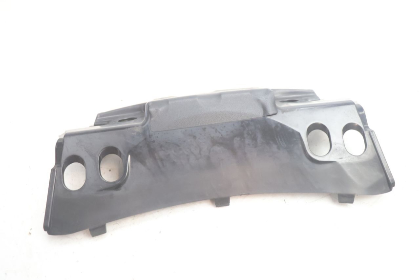 photo de JUNÇÃO DO CARENAGEM TRASEIRO SUPERIOR PIAGGIO MP3 500 (2011 - 2015) - Detalhe da peça