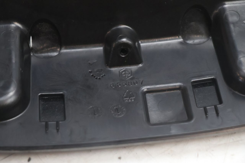 photo de JUNÇÃO DO CARENAGEM TRASEIRO SUPERIOR PIAGGIO MP3 500 (2011 - 2015) - Ampliação técnica