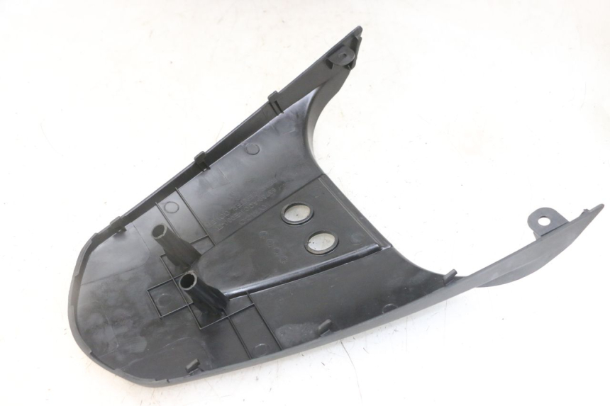 photo de JUNÇÃO DO CARENAGEM TRASEIRO SUPERIOR KYMCO LIKE 4T 50 (2019 - 2025) - Outro ângulo de visão
