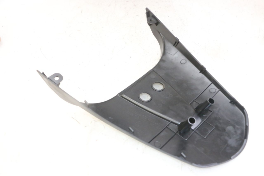 photo de JUNÇÃO DO CARENAGEM TRASEIRO SUPERIOR KYMCO LIKE 4T 50 (2019 - 2025) - Ampliação técnica