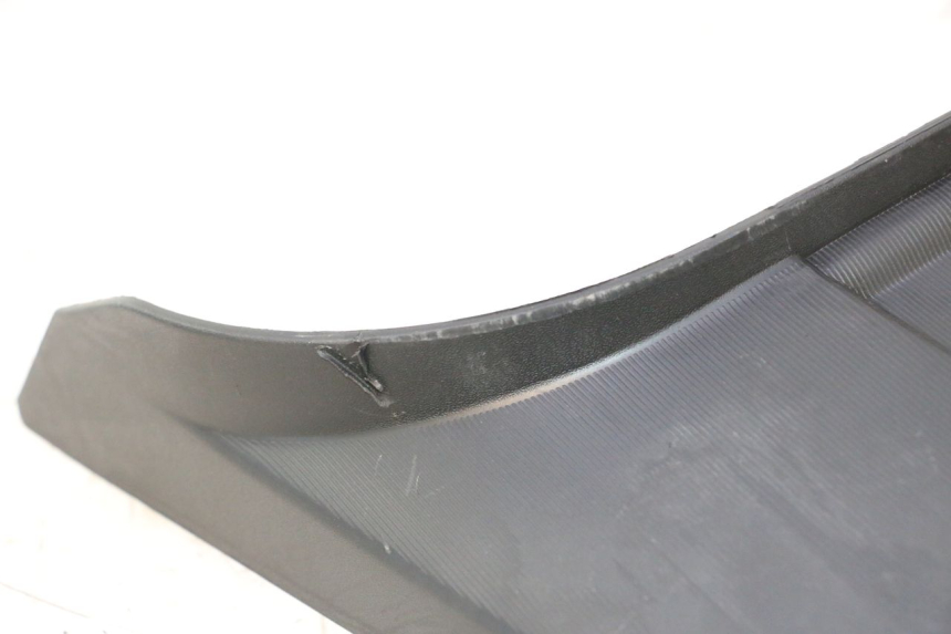 photo de JUNÇÃO DO CARENAGEM TRASEIRO SUPERIOR KYMCO LIKE 4T 50 (2019 - 2025) - Detalhe da peça