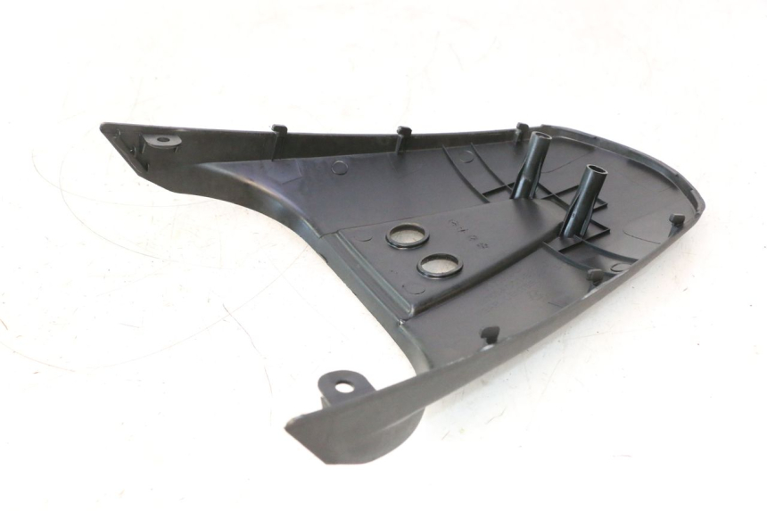 photo de JUNÇÃO DO CARENAGEM TRASEIRO SUPERIOR KYMCO LIKE 4T 50 (2019 - 2025) - Pontos de fixação