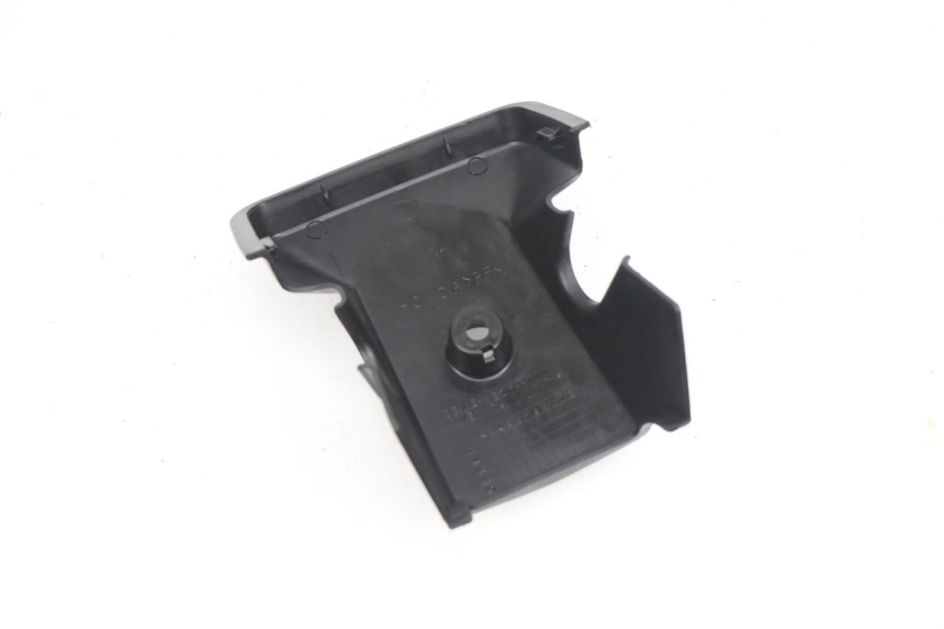 photo de JUNÇÃO DO CARENAGEM TRASEIRO SUPERIOR HONDA NPS ZOOMER 50 (2004 - 2013) - Detalhe da peça