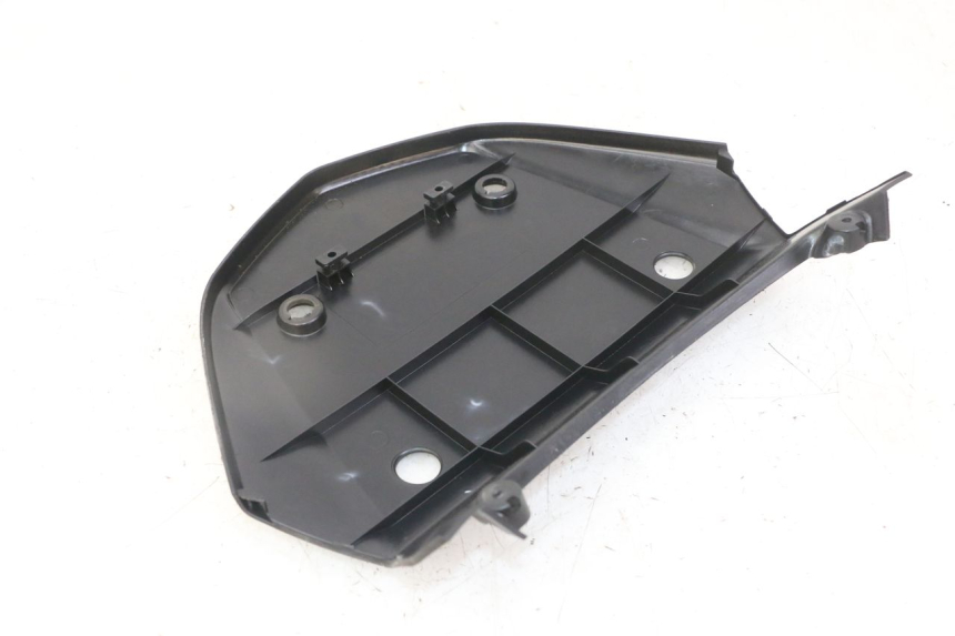 photo de JUNÇÃO DO CARENAGEM TRASEIRO SUPERIOR HONDA NTV DEAUVILLE ABS 700 (2007 - 2016) - Detalhe da peça