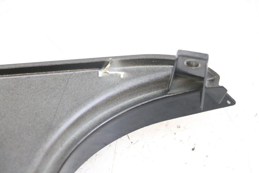 photo de JUNÇÃO DO CARENAGEM TRASEIRO SUPERIOR SYM ORBIT III 3 4T 50 (2018 - 2021) - Detalhe da peça