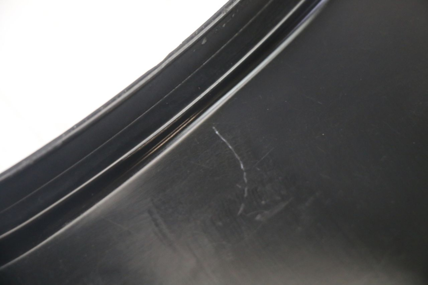 photo de JUNÇÃO DO CARENAGEM TRASEIRO SUPERIOR SYM ORBIT III 3 4T 50 (2021 - 2025) - Detalhe da peça