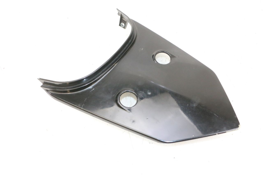 photo de JUNÇÃO DO CARENAGEM TRASEIRO SUPERIOR SYM ORBIT III 3 4T 50 (2021 - 2025) - Pontos de fixação