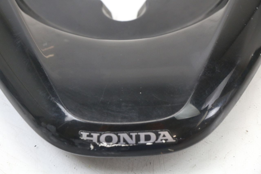 photo de JUNÇÃO DO CARENAGEM TRASEIRO SUPERIOR HONDA PCX (JF28) 125 (2009 - 2011) - Pontos de fixação