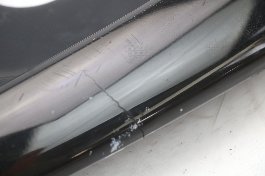 photo de JUNÇÃO DO CARENAGEM TRASEIRO SUPERIOR HONDA PCX (JF28) 125 (2009 - 2011) - Estado da superfície