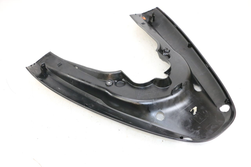 photo de JUNÇÃO DO CARENAGEM TRASEIRO SUPERIOR HONDA PCX (JF28) 125 (2009 - 2011) - Detalhe da peça