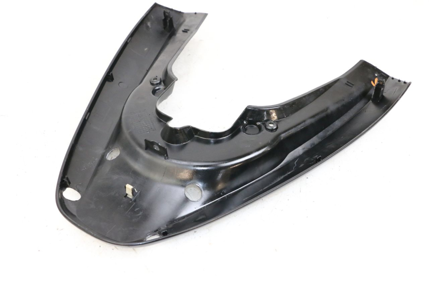 photo de JUNÇÃO DO CARENAGEM TRASEIRO SUPERIOR HONDA PCX (JF28) 125 (2009 - 2011) - Zoom do estado de desgaste
