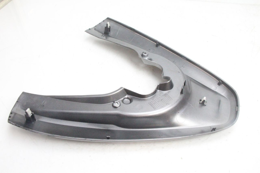 photo de JUNÇÃO DO CARENAGEM TRASEIRO SUPERIOR HONDA PCX (JF28) 125 (2009 - 2011) - Estado da superfície