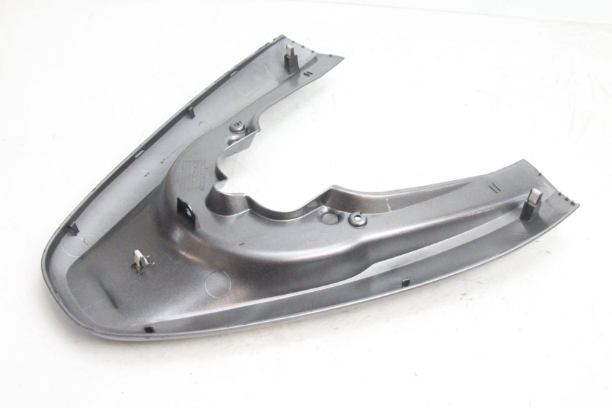 photo de JUNÇÃO DO CARENAGEM TRASEIRO SUPERIOR HONDA PCX (JF28) 125 (2009 - 2011) - Peça verificada