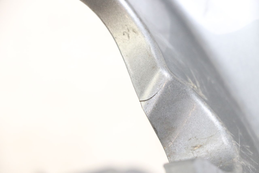 photo de JUNÇÃO DO CARENAGEM TRASEIRO SUPERIOR HONDA PCX (JF47) 125 (2012 - 2013) - Detalhe da peça