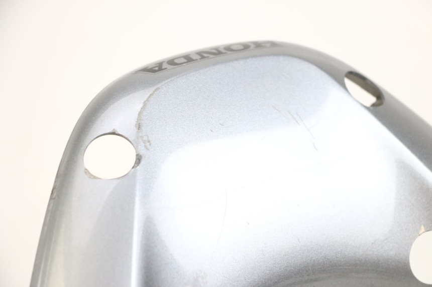 photo de JUNÇÃO DO CARENAGEM TRASEIRO SUPERIOR HONDA PCX (JF47) 125 (2012 - 2013) - Zoom do estado de desgaste