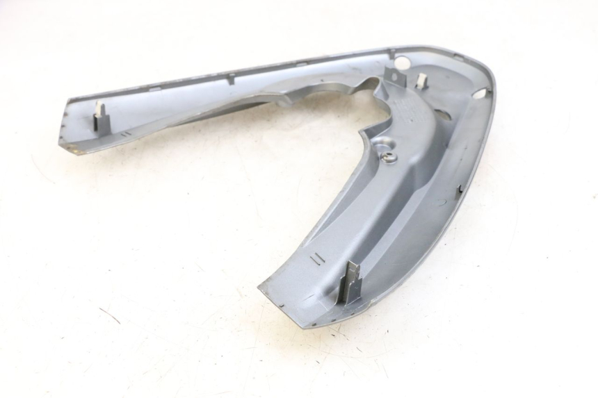 photo de JUNÇÃO DO CARENAGEM TRASEIRO SUPERIOR HONDA PCX (JF47) 125 (2012 - 2013) - Vista geral
