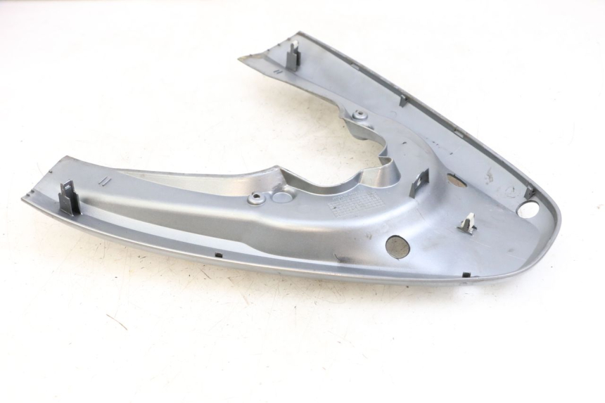 photo de JUNÇÃO DO CARENAGEM TRASEIRO SUPERIOR HONDA PCX (JF47) 125 (2012 - 2013) - Pontos de fixação