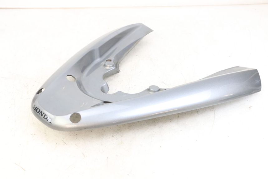 photo de JUNÇÃO DO CARENAGEM TRASEIRO SUPERIOR HONDA PCX (JF47) 125 (2012 - 2013) - Marcações e referências