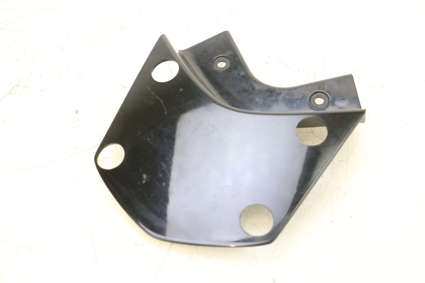 photo de JUNÇÃO DO CARENAGEM TRASEIRO SUPERIOR HONDA PCX (JF57/JF64) 125 (2014 - 2018) - Vista principal
