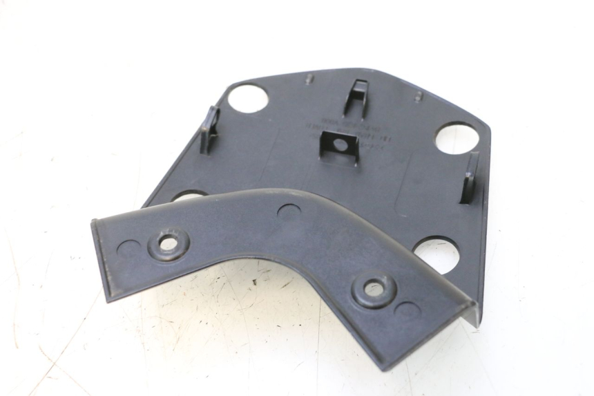 photo de JUNÇÃO DO CARENAGEM TRASEIRO SUPERIOR HONDA PCX (JF57/JF64) 125 (2014 - 2018) - Zoom do estado de desgaste