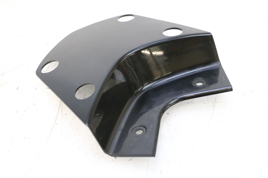 photo de JUNÇÃO DO CARENAGEM TRASEIRO SUPERIOR HONDA PCX (JF57/JF64) 125 (2014 - 2018) - Ampliação técnica