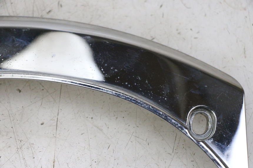 photo de JUNÇÃO DO CARENAGEM TRASEIRO SUPERIOR PEUGEOT SATELIS 125 (2013 - 2018) - Detalhe da peça