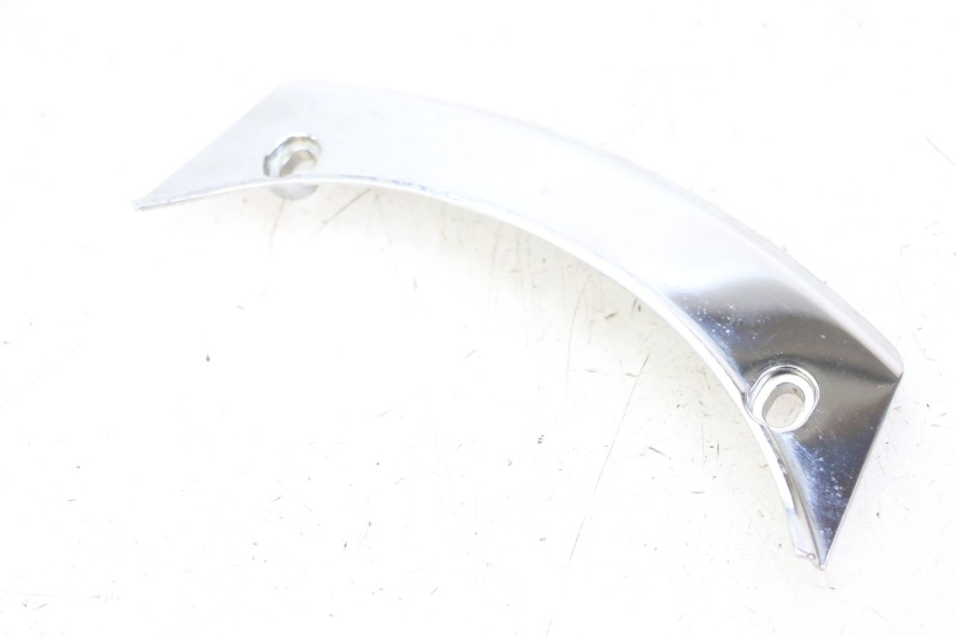 photo de JUNÇÃO DO CARENAGEM TRASEIRO SUPERIOR PEUGEOT SATELIS 125 (2013 - 2018) - Pontos de fixação
