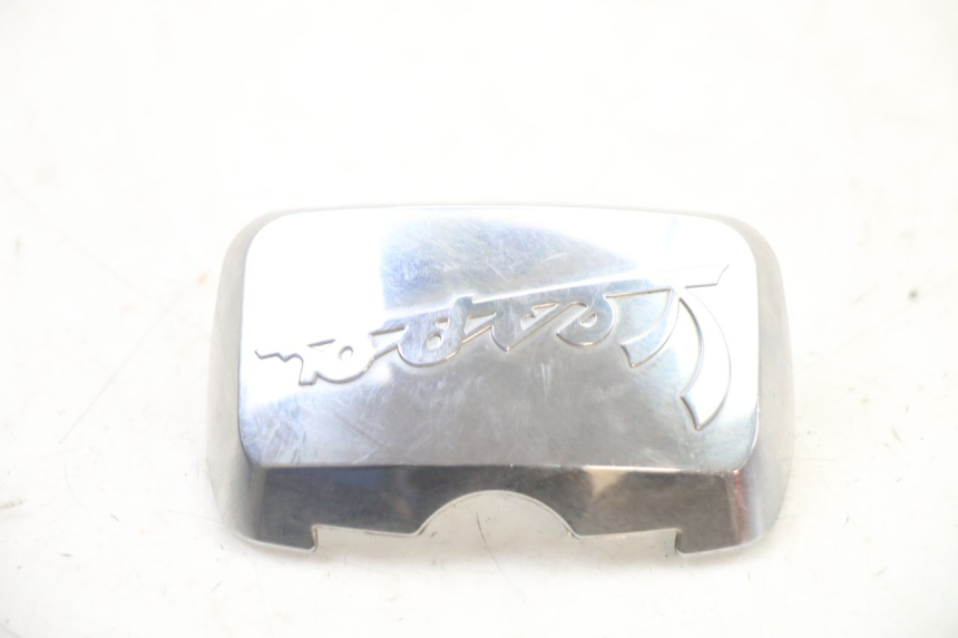 photo de JUNÇÃO DO CARENAGEM TRASEIRO SUPERIOR PIAGGIO VESPA S 2T 50 (2007 - 2014) - Detalhe da peça