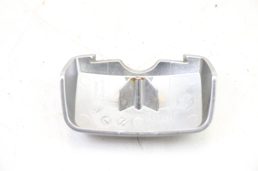 photo de JUNÇÃO DO CARENAGEM TRASEIRO SUPERIOR PIAGGIO VESPA S 2T 50 (2007 - 2014) - Zoom do estado de desgaste