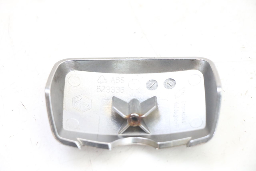 photo de JUNÇÃO DO CARENAGEM TRASEIRO SUPERIOR PIAGGIO VESPA S 2T 50 (2007 - 2014) - Outro ângulo de visão